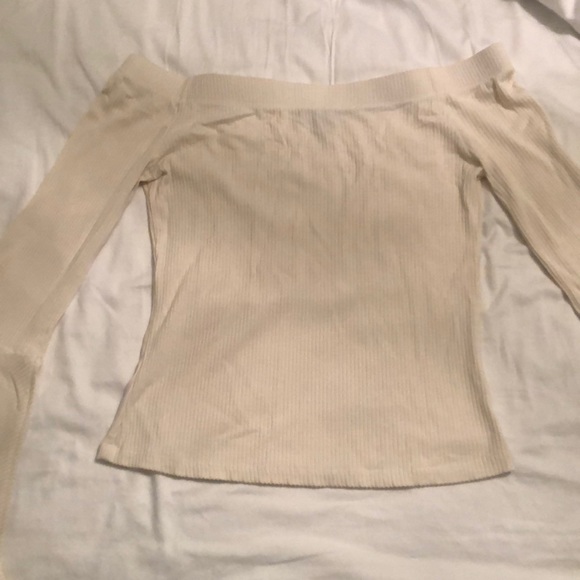 Off shoulder bell sleeve top - Picture 2 of 4
